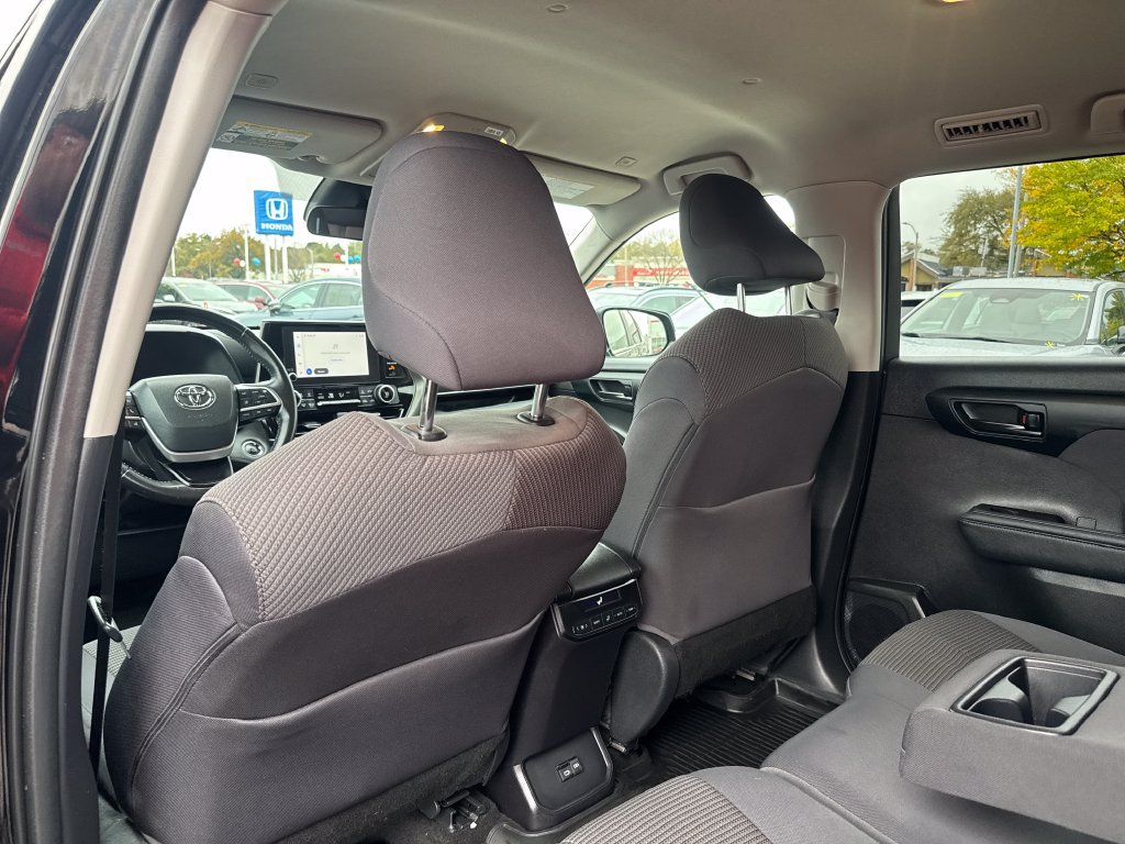 Used 2023 Toyota Highlander LE FWD image 41