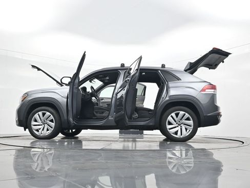 Used 2022 Volkswagen Atlas Cross Sport SE image 44