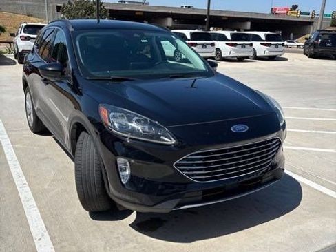 Used 2021 Ford Escape Titanium w/ Titanium Elite Package AWD/4WD image 2
