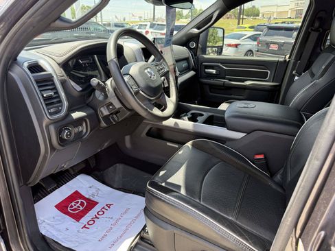 Used 2025 RAM 3500 Laramie AWD/4WD image 11
