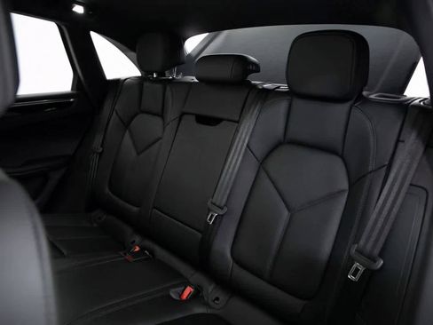 Certified 2025 Porsche Macan image 27