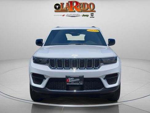 Used 2025 Jeep Grand Cherokee Laredo X w/ Luxury Tech Group I image 2