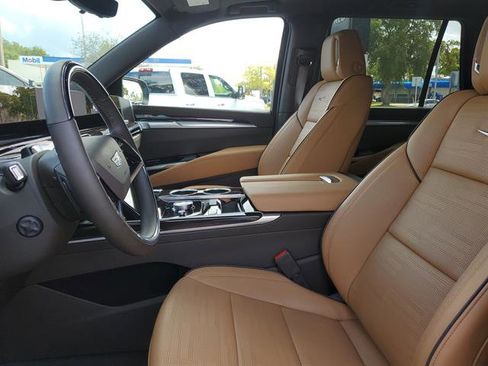 Certified 2025 Cadillac Escalade Premium Luxury image 56