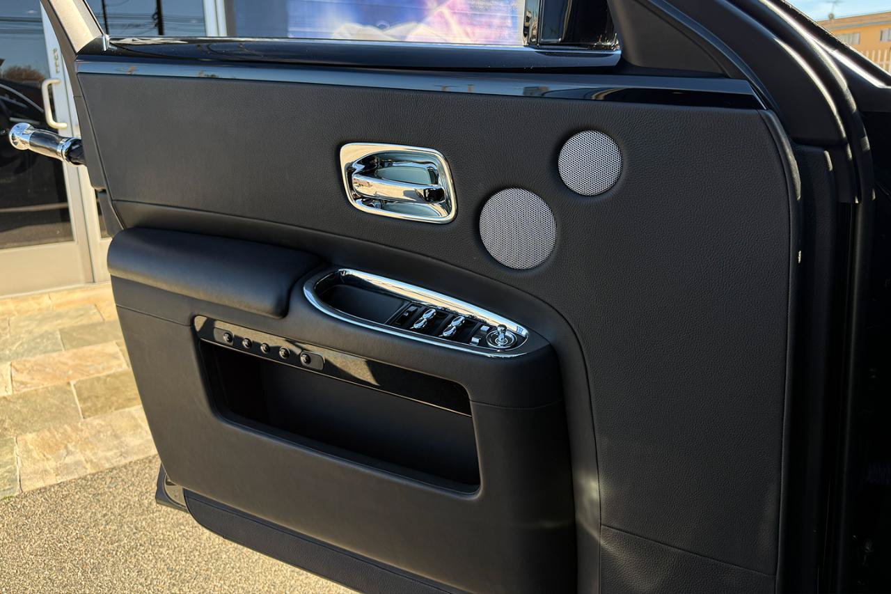 Used 2016 Rolls-Royce Ghost RWD image 18