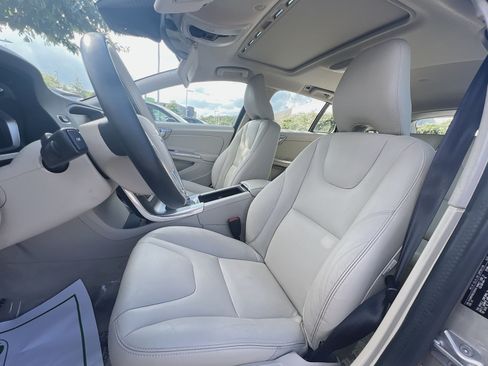 Used 2016 Volvo V60 T5 Platinum w/ Climate Package FWD image 13