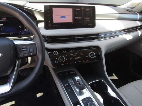 Used 2026 INFINITI QX60 Luxe w/ Family Package AWD/4WD image 19