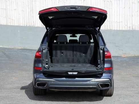 Used 2022 BMW X7 M50i w/ Cold Weather Package image 11