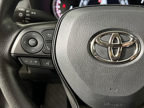 Used 2025 Toyota RAV4 XLE FWD image 19