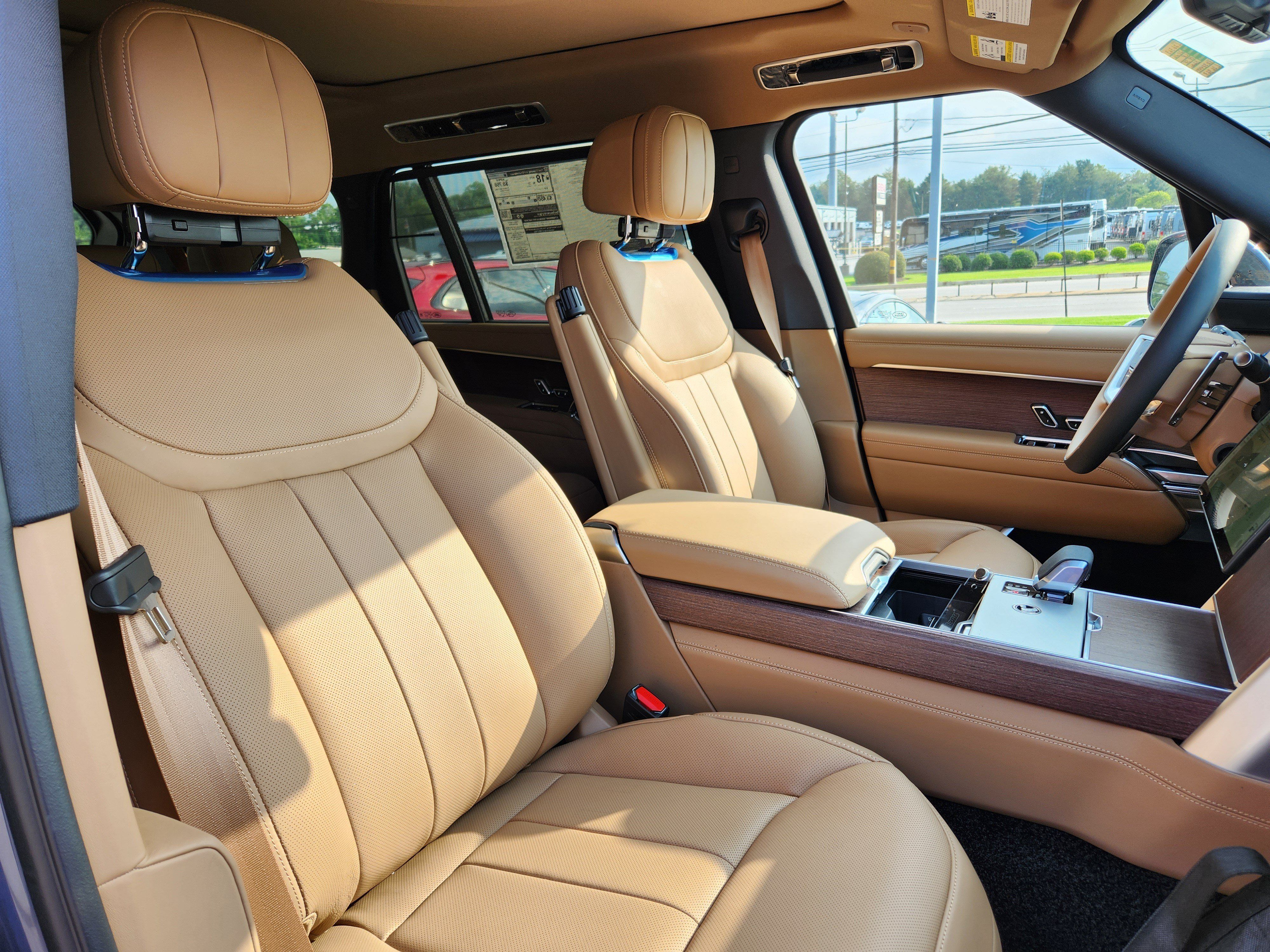 New 2026 Land Rover Range Rover Long Wheelbase SE AWD/4WD image 12