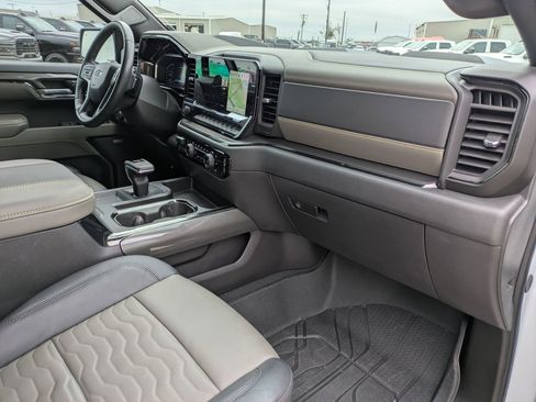 Used 2024 Chevrolet Silverado 1500 ZR2 w/ Technology Package AWD/4WD image 27
