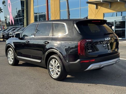 Certified 2022 Kia Telluride LX image 3