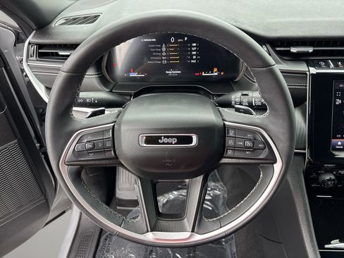 Used 2025 Jeep Grand Cherokee Laredo X w/ Luxury Tech Group I RWD image 29