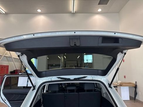 Certified 2023 Volkswagen Tiguan SE AWD/4WD image 17
