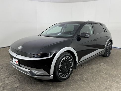 Used 2024 Hyundai Ioniq 5 Limited image 3