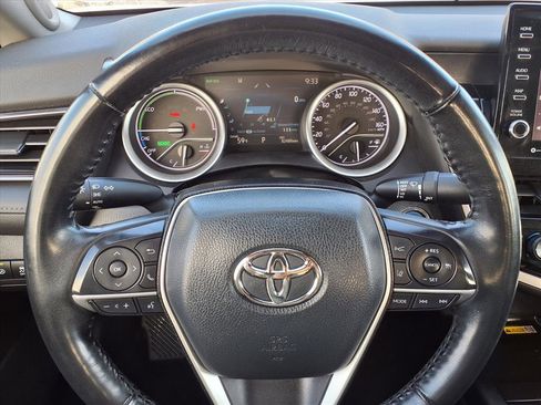 Used 2022 Toyota Camry XLE image 18