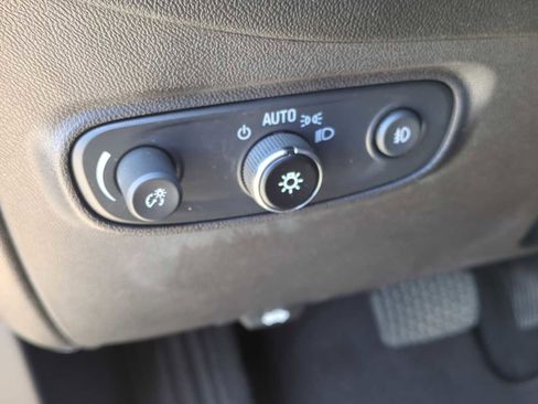 Used 2022 Chevrolet Equinox Premier image 36