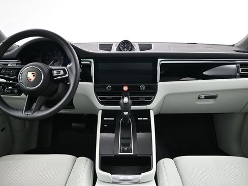 Used 2026 Porsche Macan image 9