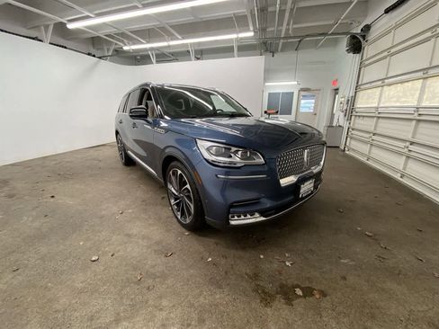 Used 2020 Lincoln Aviator Reserve w/ Equipment Group 202A image 8