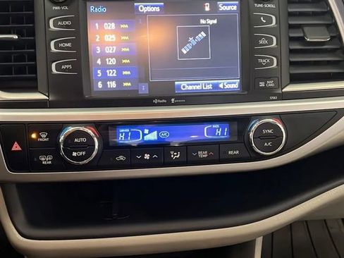 Used 2015 Toyota Highlander XLE AWD/4WD image 11
