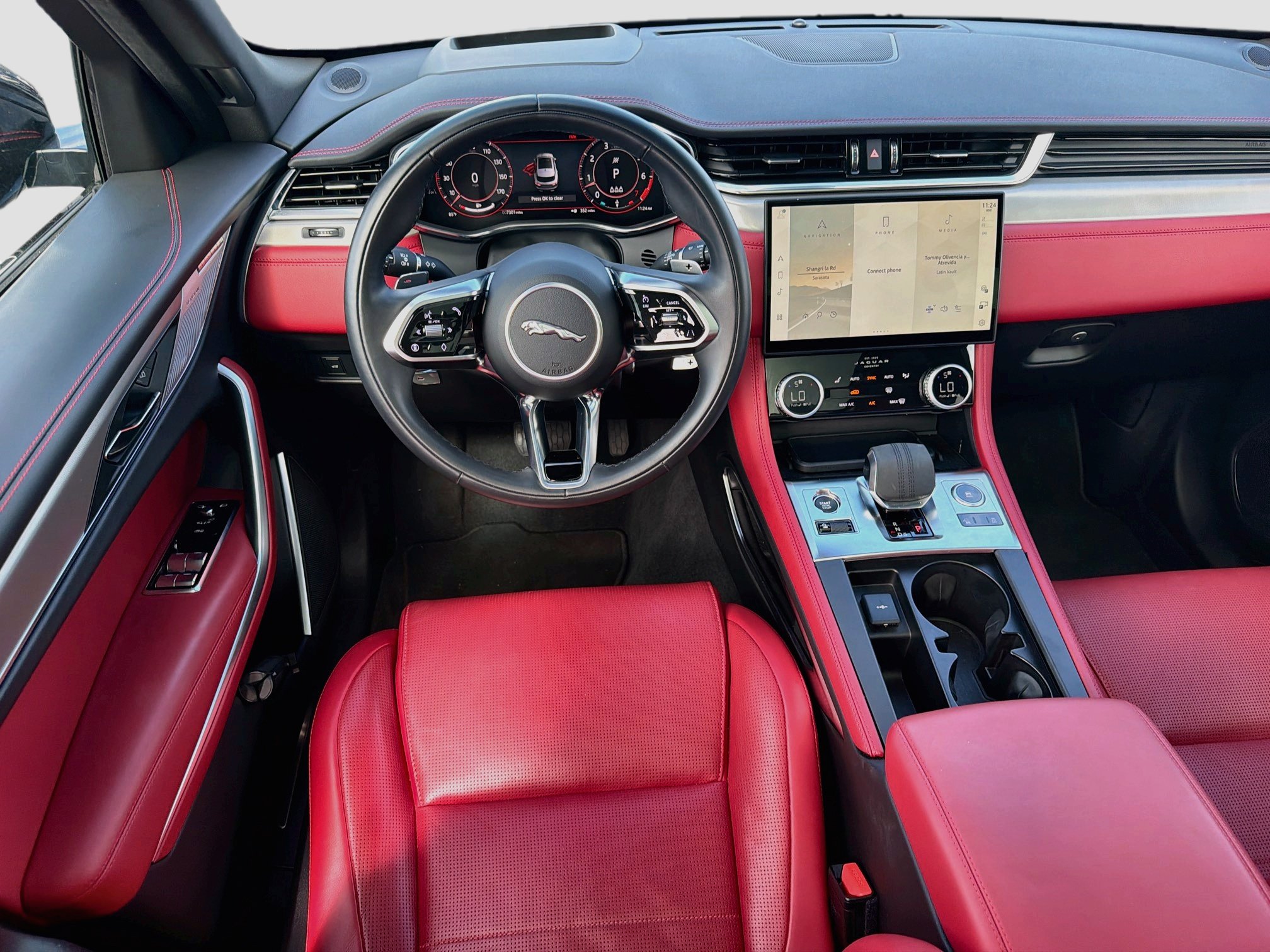 Used 2026 Jaguar F-PACE R-Dynamic S AWD/4WD image 17