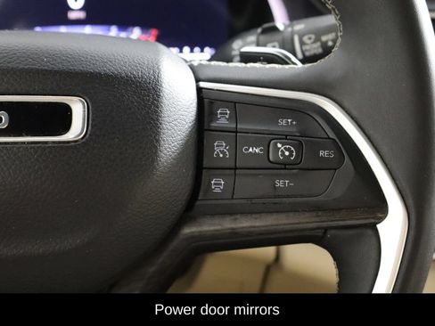 Used 2023 Jeep Grand Cherokee Limited AWD/4WD image 10