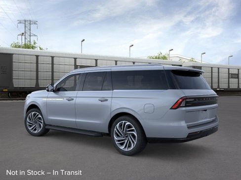 New 2026 Lincoln Navigator L Premier image 4