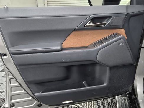 Used 2024 Lexus GX 550 image 18