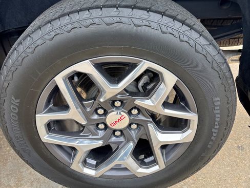 Used 2023 GMC Sierra 1500 SLT w/ SLT Premium Plus Package image 9