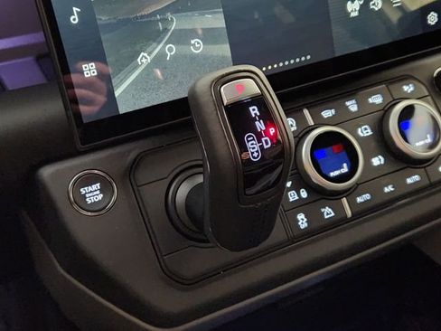 New 2026 Land Rover Defender 90 V8 image 18