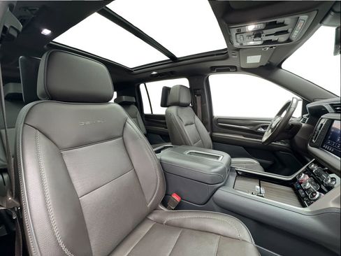 Used 2021 GMC Yukon XL Denali w/ Denali Premium Package AWD/4WD image 32