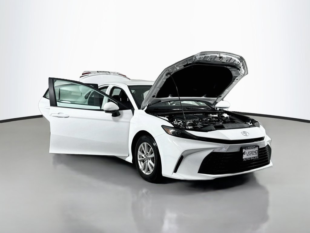 Used 2025 Toyota Camry LE FWD image 18