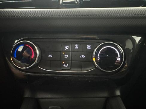 Used 2025 Chevrolet TrailBlazer LT AWD/4WD image 17