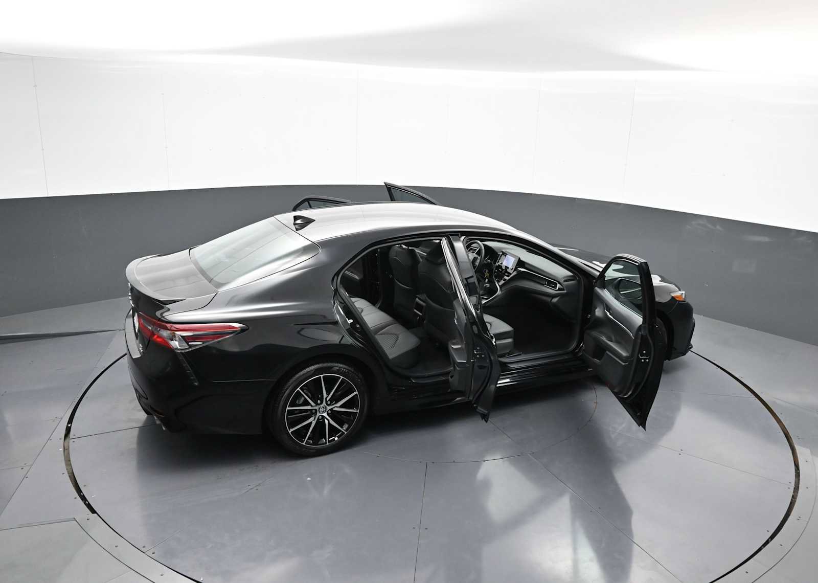 Used 2024 Toyota Camry SE AWD/4WD image 44