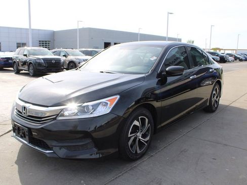 Used 2017 Honda Accord LX image 3
