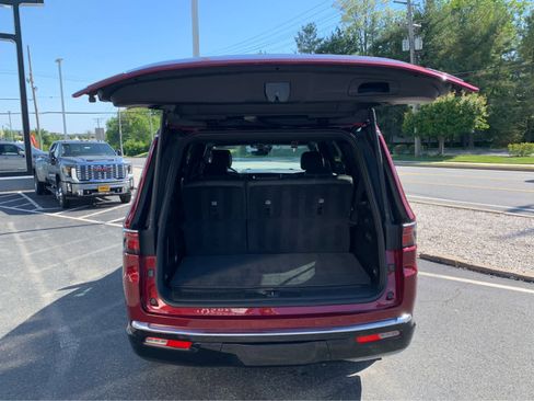 Used 2022 Jeep Wagoneer Series III w/ Premium Group I AWD/4WD image 5