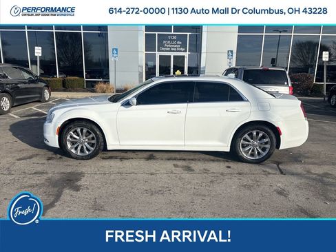 Used 2019 Chrysler 300 Touring L w/ Quick Order Package 22F image 7