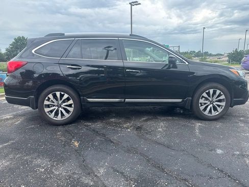 Used 2017 Subaru Outback 2.5i Touring AWD/4WD image 3