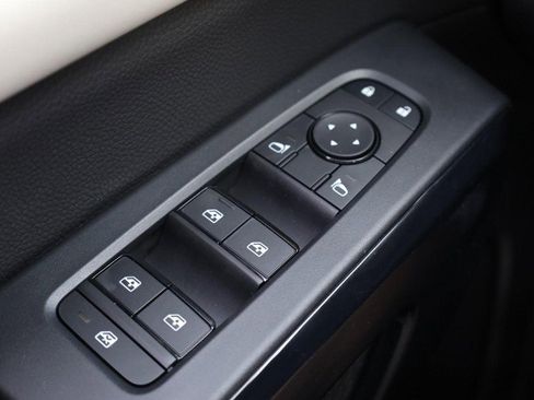 New 2025 Nissan Pathfinder SV image 19