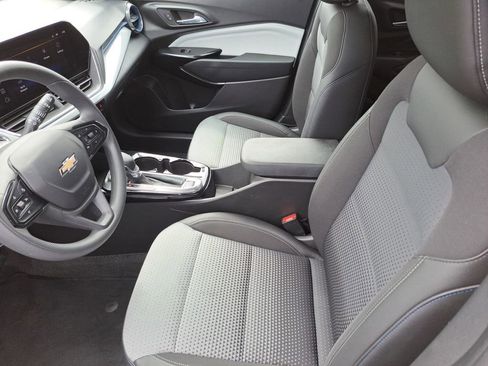Certified 2025 Chevrolet Trax LT FWD image 18