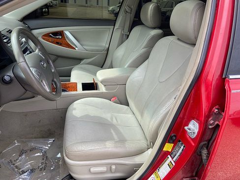 Used 2011 Toyota Camry XLE w/ XLE Extra-Value Pkg #2 image 8