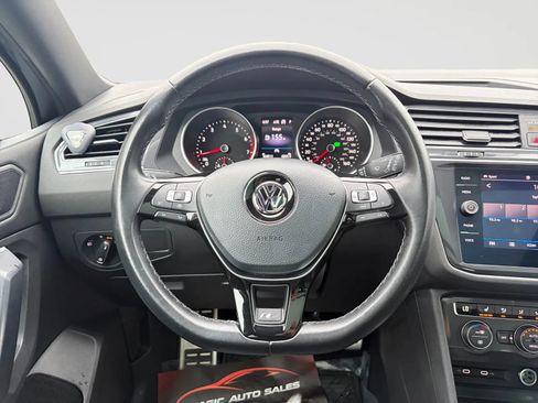 Used 2021 Volkswagen Tiguan SE R-Line AWD/4WD image 29