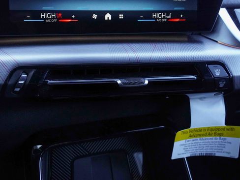 Certified 2025 BMW X2 xDrive28i w/ Premium Package image 27