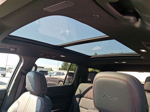 Used 2024 Chevrolet Traverse RS AWD/4WD image 16