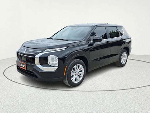 New 2026 Mitsubishi Outlander ES FWD image 2