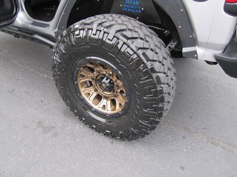 Used 2018 Jeep Wrangler Unlimited Sport S AWD/4WD image 32