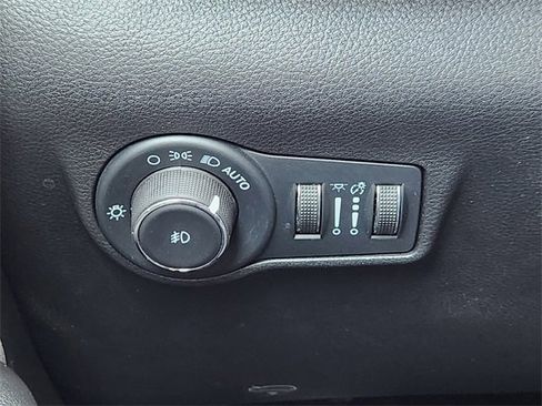 Used 2023 Jeep Compass Latitude w/ Sun and Sound Group image 21