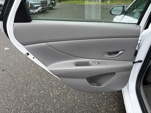 Certified 2025 Hyundai Elantra SEL FWD image 14