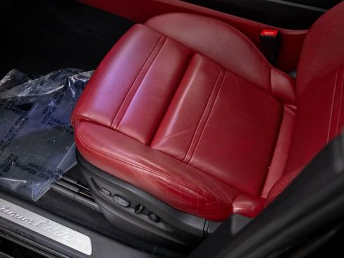 Certified 2023 Porsche Cayenne Platinum Edition image 16