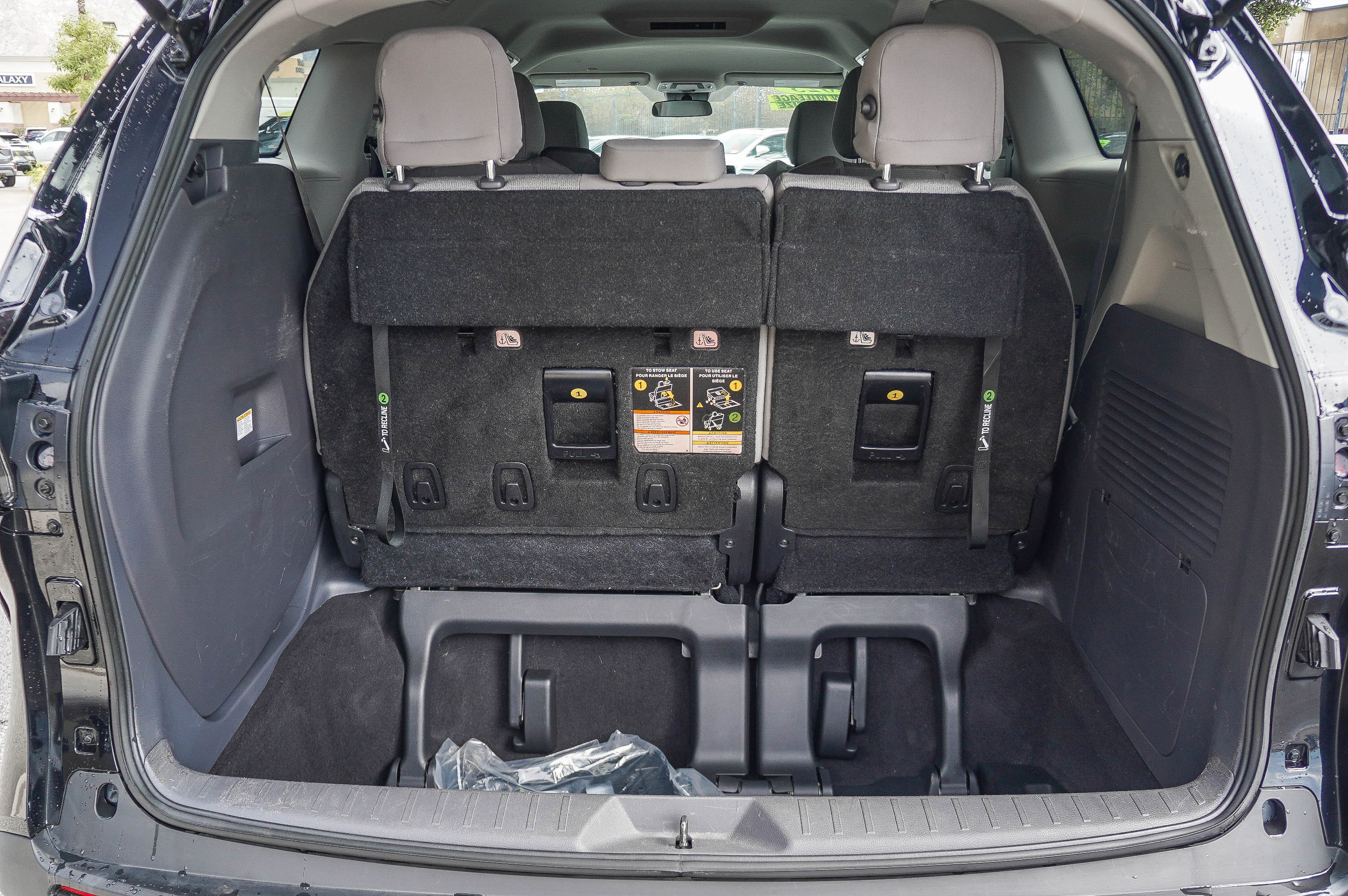Used 2023 Toyota Sienna LE FWD image 28