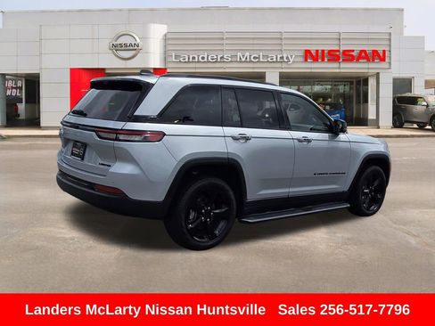 Used 2024 Jeep Grand Cherokee Limited w/ Luxury Tech Group II RWD image 3